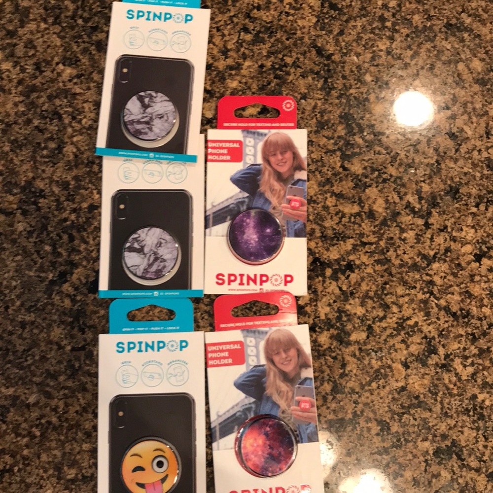 *NEW* Multiple colors Pop Sockets $9 Each